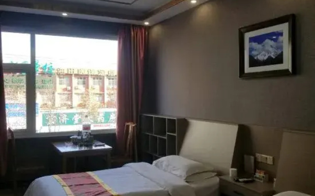 Dengfeng Business Hotel