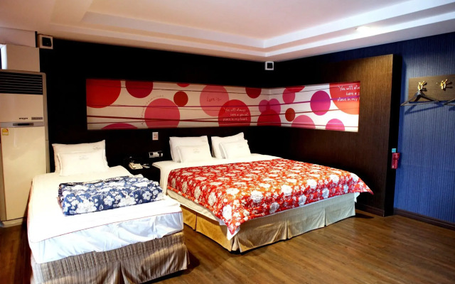 V Hotel
