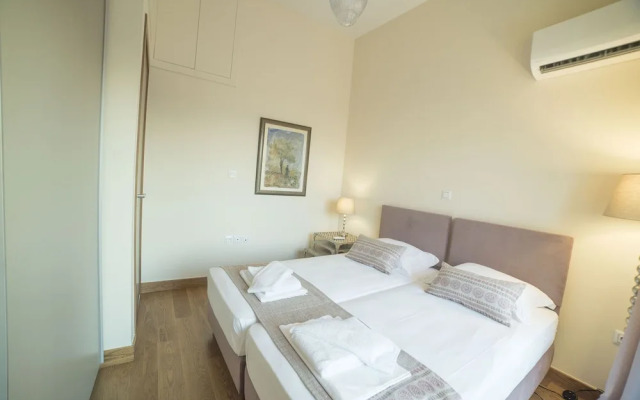 Stunning 2 bedroom house with amazing view