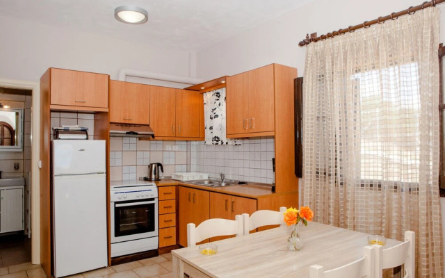 Eleana Apartments And Studios