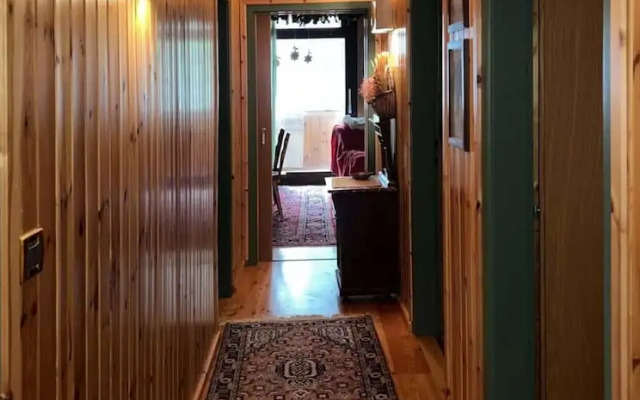 Cozy Apartment With Beautiful Mountain View