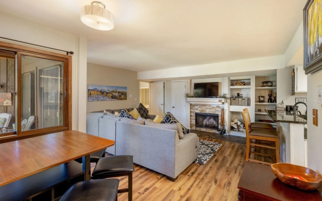 1095 Wild Irishman 2 Bedroom Condo by Redawning