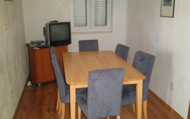 Apartment Aldica - 300 m from sea: A3 Supetar, Island Brac