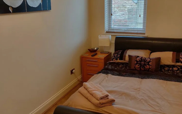 Waterfront Apartment In The Heart Of St Neots