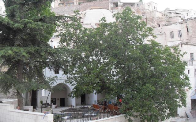 El Puente Cave Hotel