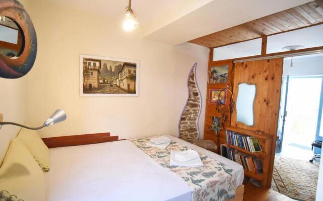 2 Bedroom Art House in Kavala