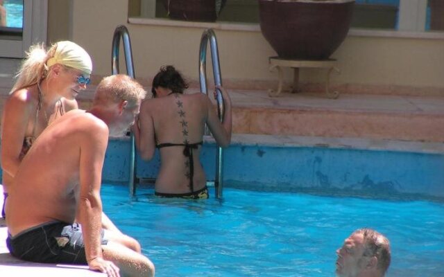 Paradise Hill Apartments