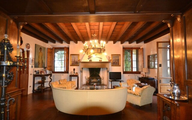 Charming Villa in Tuscany With Swimming Pool