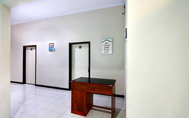 OYO 3187 Kost Putri Bu Chris