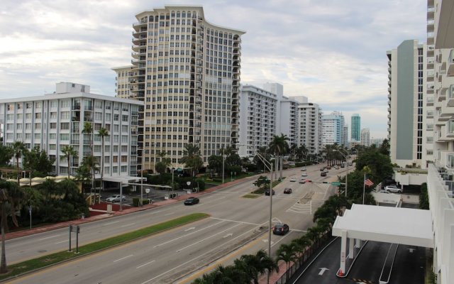 Pavillon 2 Br Condo With Terrace On Miami Beach Rsm 42058