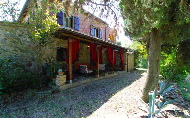 Stunning private villa for 6 guests with private pool, TV, pets allowed and parking