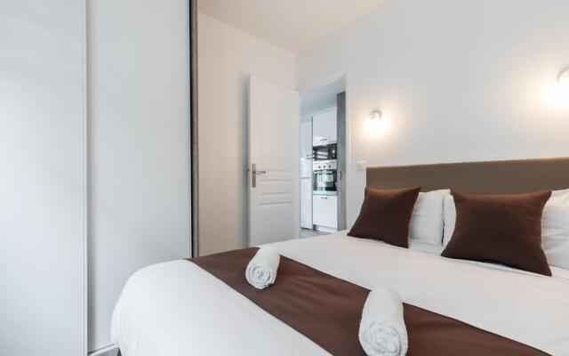 Sleep in Antibes City Port
