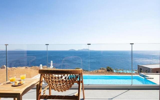 Seafront elegant villa, with infinity pool & devine views!