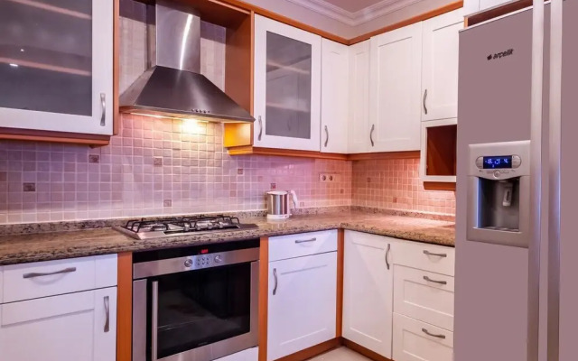 Chic Flat With Balcony Near Moda Shore