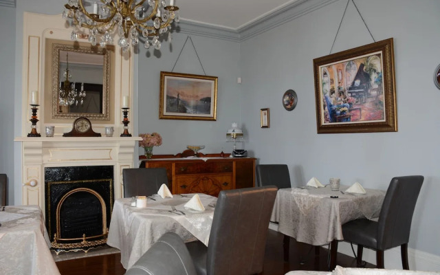 Rose Manor Inn B & B