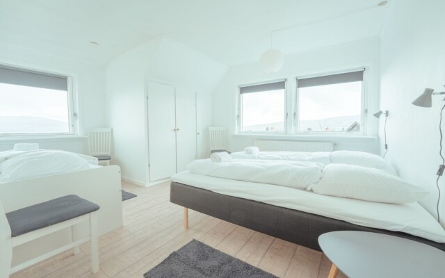 Sea View Apt / Central / Spacious / Free Parking