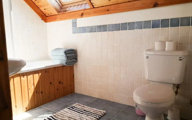 4 Bedroomed Holiday Home Close to the Beach
