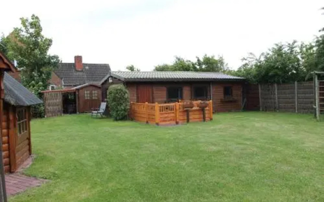 Haus Seerobbe-Blockhaus im Garten