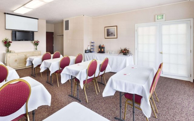 Ramada by Wyndham Moses Lake