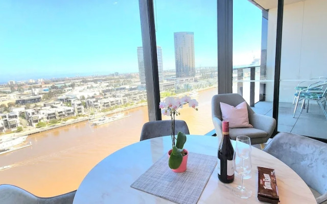 Wyndel Apartments Riverside on Collins