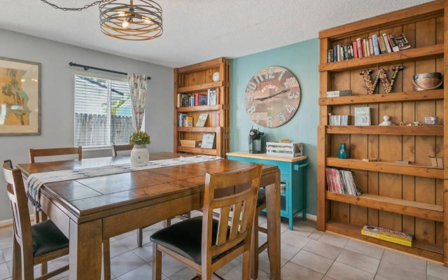Beach Bungalow 700