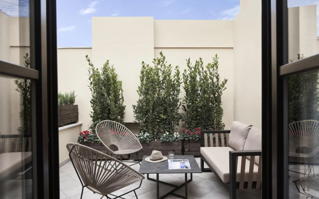 NLH MONASTIRAKI - Neighborhood Lifestyle Hotels