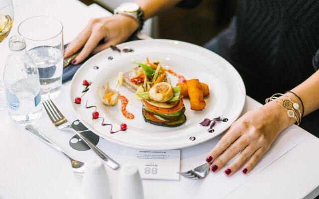 Отель Radisson RED Belgrade