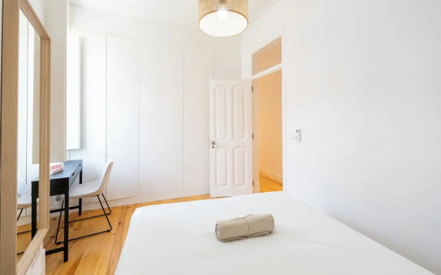 Sunny Lisbon Apartments by SoulPlaces