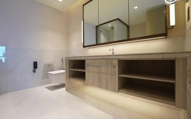 High Floor Stylish 1BR Address Harbour