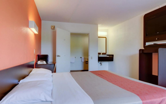 Days Inn by Wyndham Kansas City Northeast