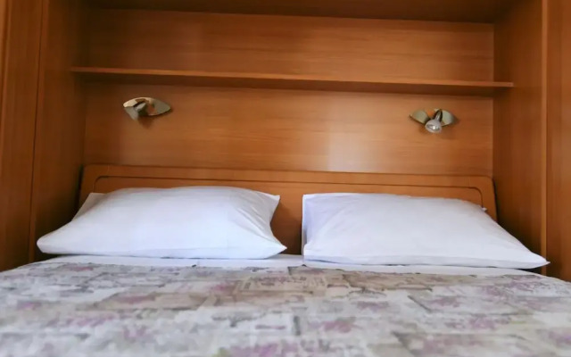 Scenic Retreat Rooms and Family Apartment