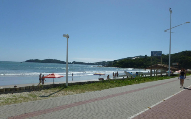 Apartamentos Bombinhas - 140 metros da Praia