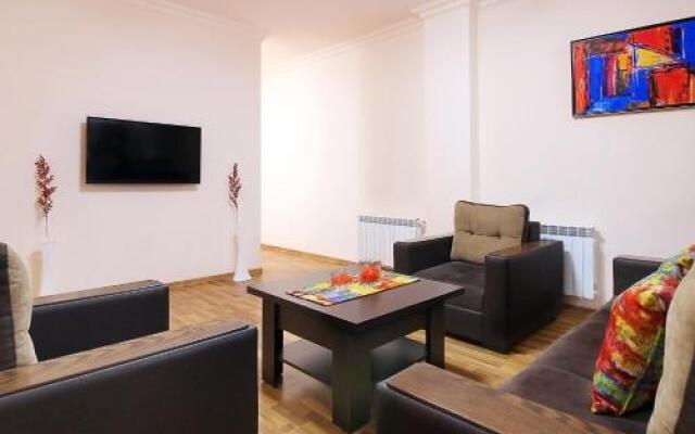 Apartment On Arami Street