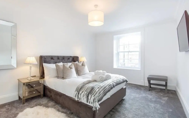 Luxury 4-bedroom Townhouse in Prestigious West End