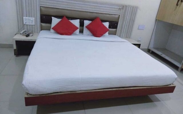 Lals Plaza Hotel