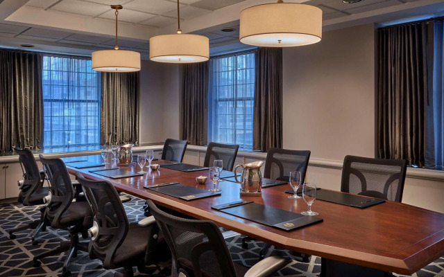 Hotel Phillips Kansas City Curio Collection by Hilton