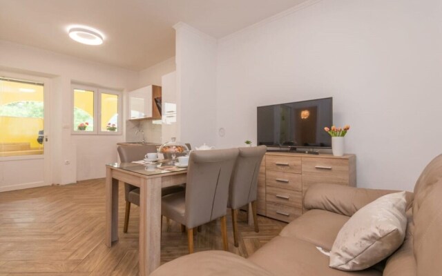 Teresa - Great Location & Parking - A1