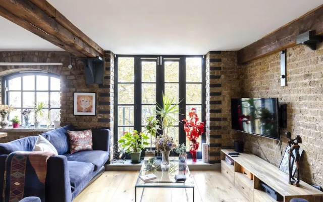 Stunning 2-bed Converted Warehouse - Sleeps 4
