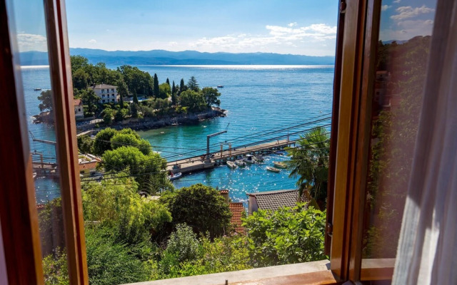 Stunning Home in Ika With 4 Bedrooms and Wifi