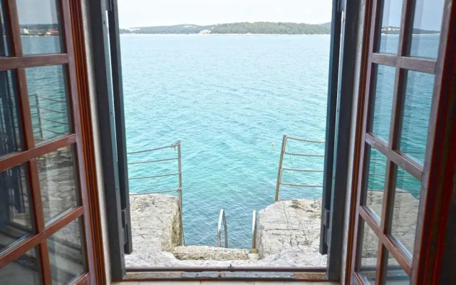 Waterside Cove Oasis Apartment Rovinj