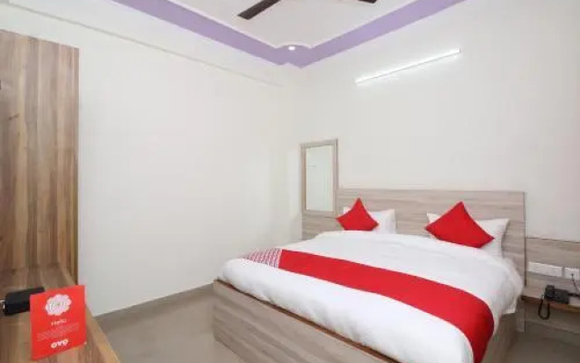 Oyo Flagship 700768 Divine Hotel