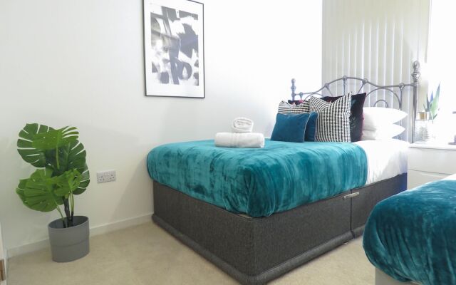 Tudors eSuites Apartment with 4 Beds