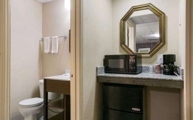 Eisenhower Hotel & Conference Center