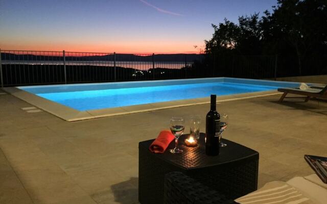 Holiday Home-big Swimming Pool-amazing Views