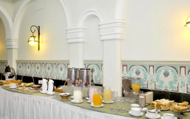 Muñiz Hotel