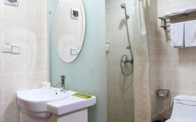 Xinyijia Express Hotel (Jiaozuo University Store)