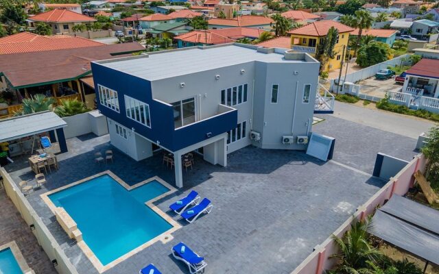 NEW 6 Bedroom Villa 2min Eagle Beach Palm Beach