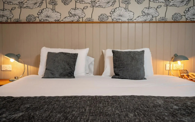 The Cedars Inn by Greene King Inns