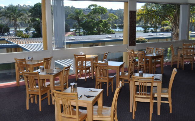 Black Dolphin Motel & Apartments