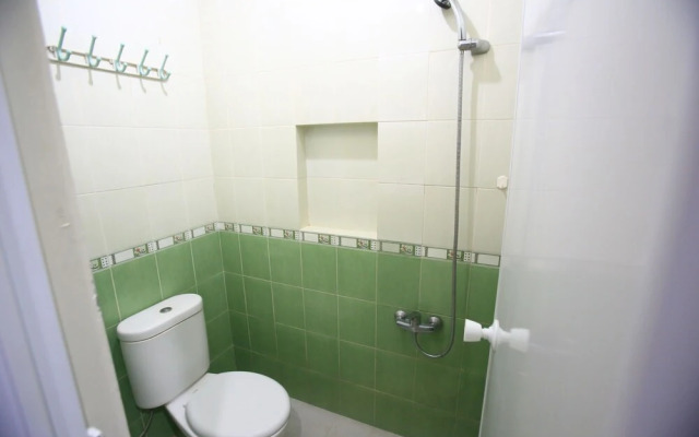 RedDoorz Karet Pedurenan